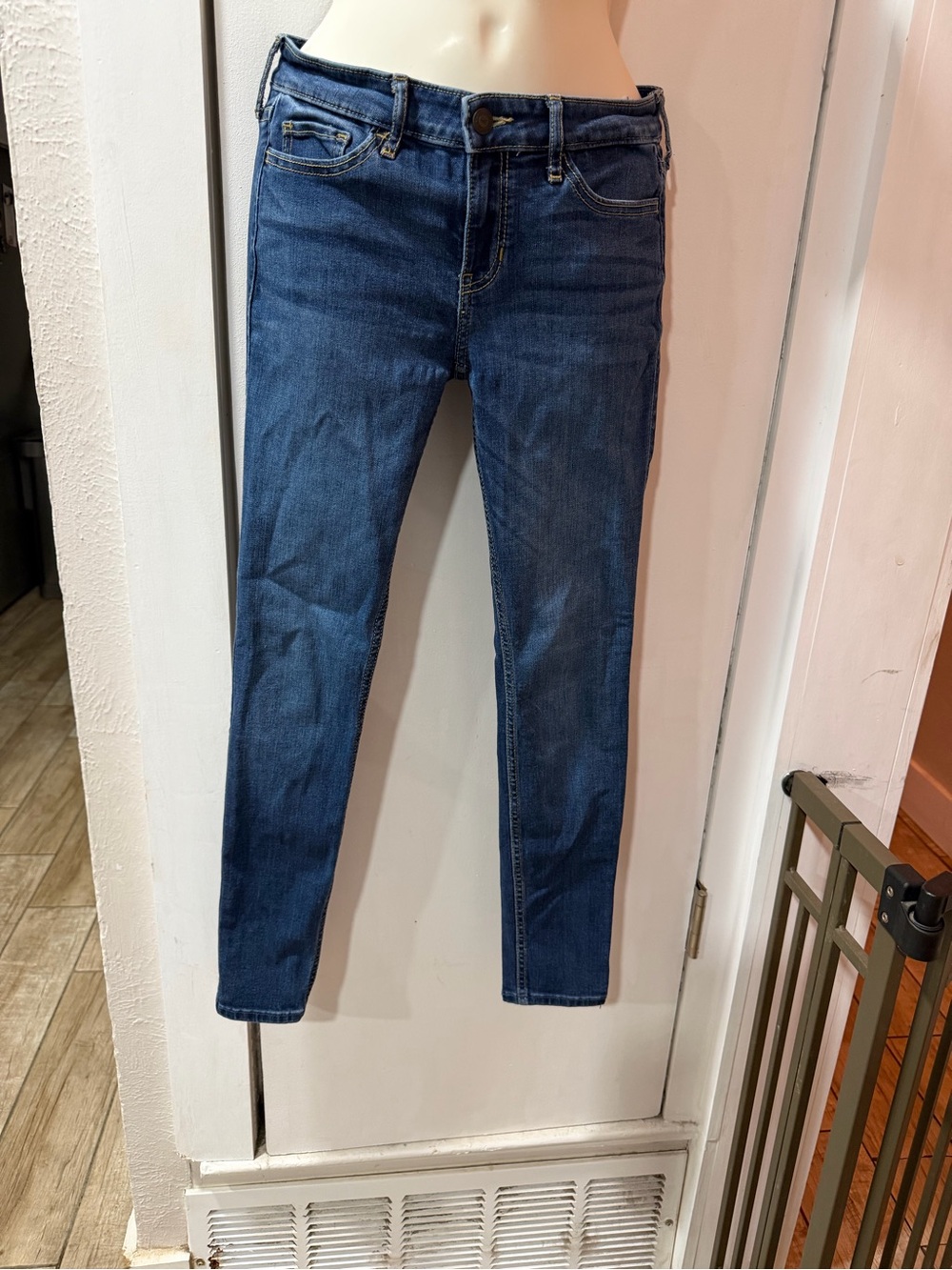 Hollister Women's Skinny Jeans in Dark Blue Denim Size W26 L28